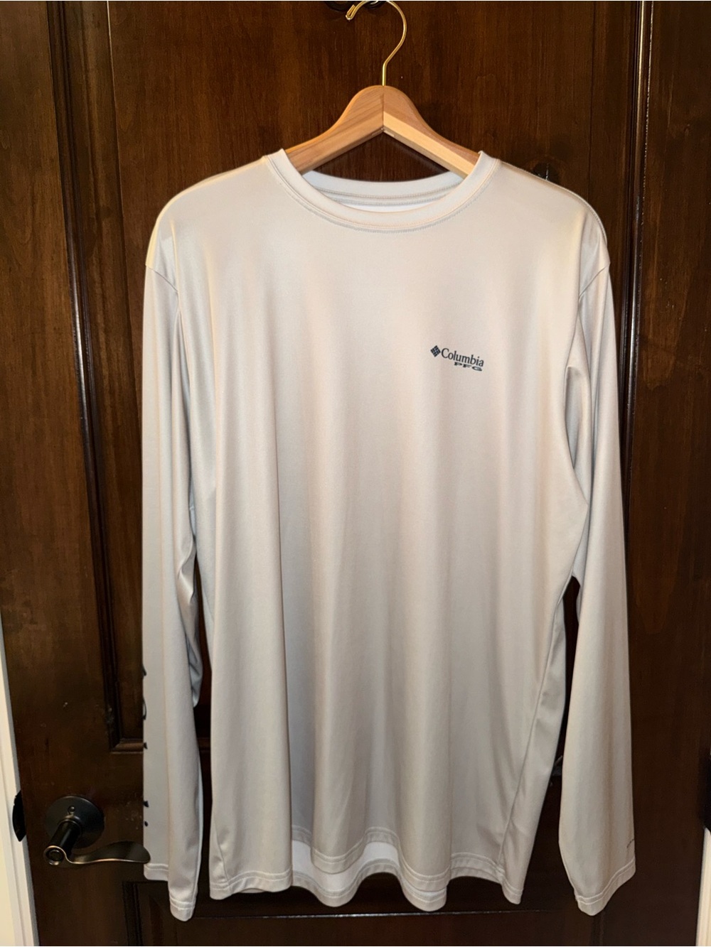 Columbia Men’s Long-Sleeve Performance Shirt in Light Gray